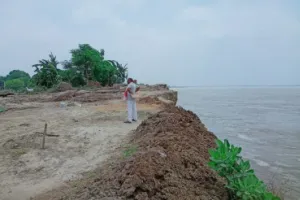 सरयू की लहरों ने क्या कर दिया बलिया के इस दियरांचल का हाल