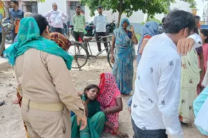 Kanpur Dehat: तेज रफ्तार डंपर ने बाइक में मारी टक्कर; पिता की हुई मौत, बेटे की हालत गंभीर, कानपुर रेफर