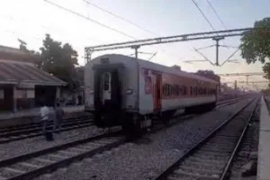 Train Accident: दो हिस्सों में बंटी किसान एक्सप्रेस ट्रेन, पीछे रह गया एसी कोच ; देखें वीडियो