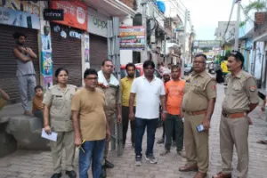 Etawah News: बिजली विभाग की मॉर्निंग रेड में चोरी करते मिले 10 उपभोक्ता...FIR दर्ज