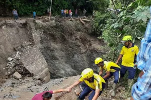 देहरादून: 1,200 से अधिक यात्रियों को सुरक्षित स्थानों पर पहुंचाया