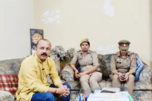 शिक्षा के मुद्दे को दबाने के लिए जीपीए के पदाधिकारियों पर पुलिस का पहरा