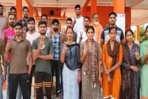 UP Police भर्ती परीक्षा में दो सगे भाई-बहन समेत एक ही गांव के 26 अभ्यर्थियों का हुआ चयन, कासमपुर खोला में खुशी की लहर