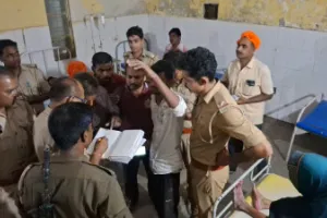 हरदोई में विवाद रोकने गई पुलिस की पिटाई, बरनई-चतरखा गांव में दो पक्षों में खूनी संघर्ष